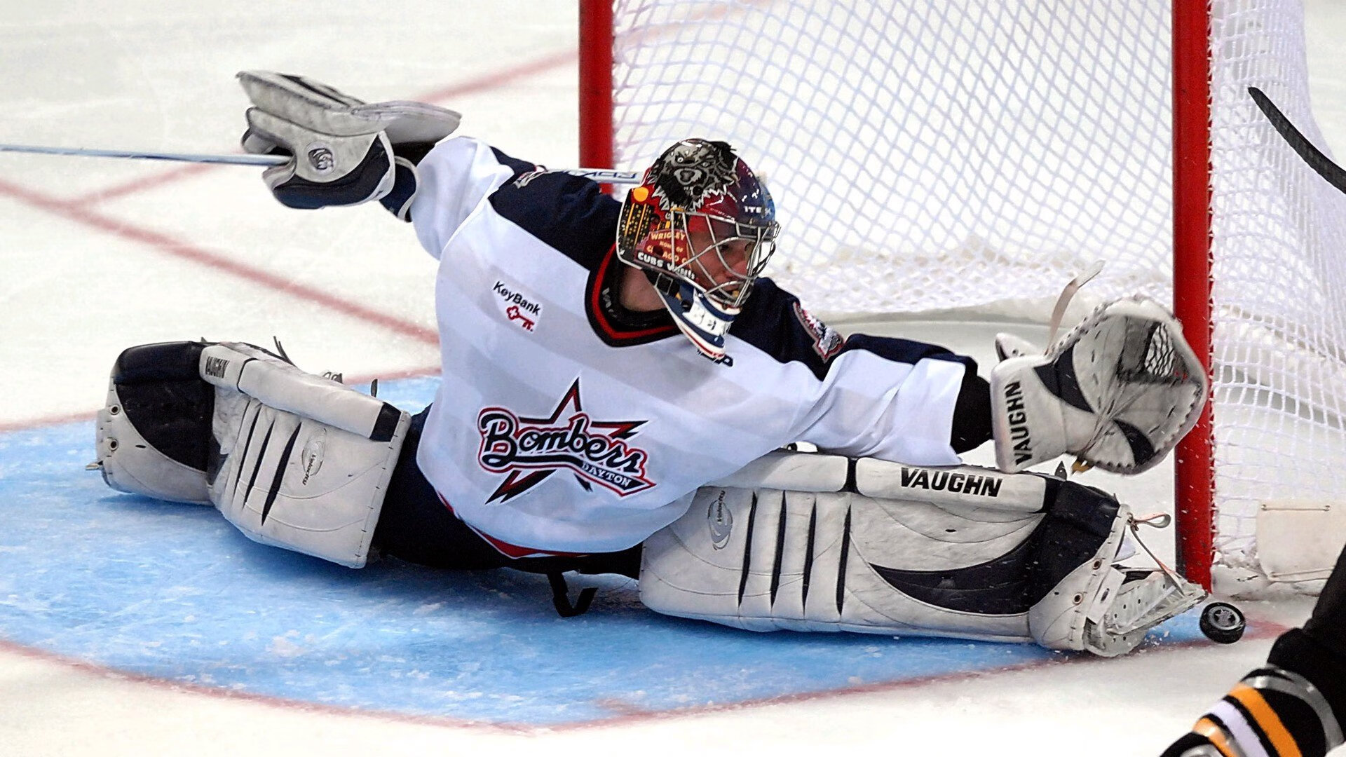 九游网页版入口-“高新体育中心：武术选手展现超凡体能与技巧，比赛高潮迭起”