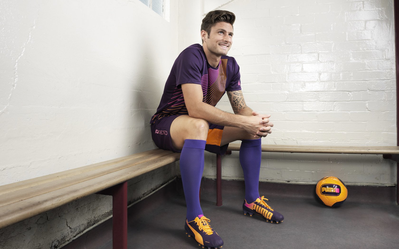 庞蒂决赛中段加速抢占优势,庞蒂克gxp