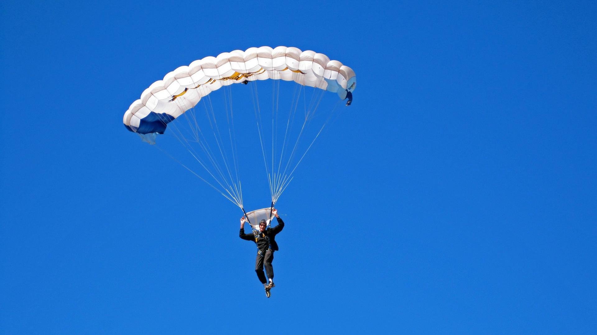拉莫斯正式加盟巴黎圣日耳曼,欧洲豪门大战再升级