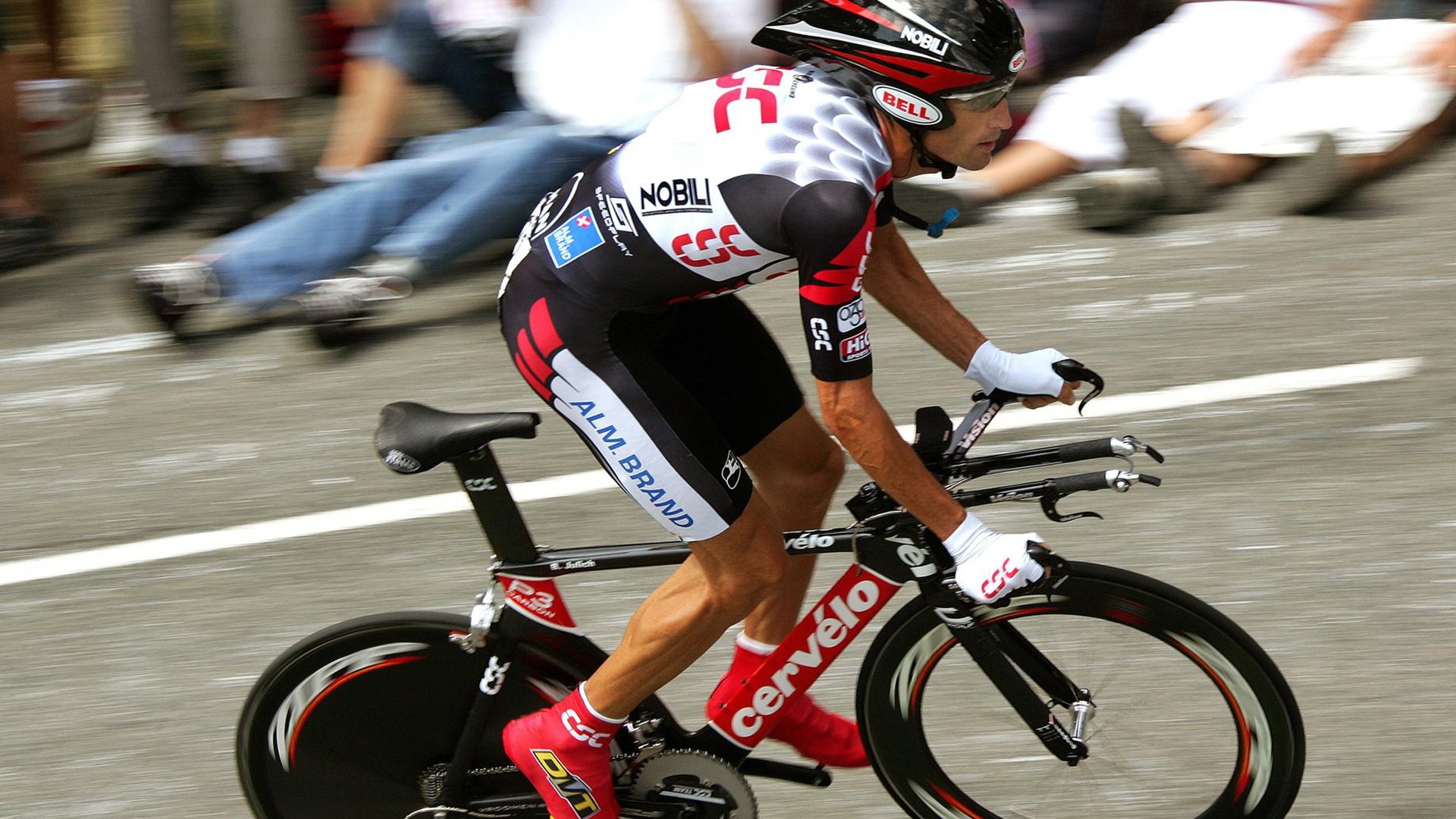 勇士战术调整失灵，库里独自苦撑，勇士队员对库里